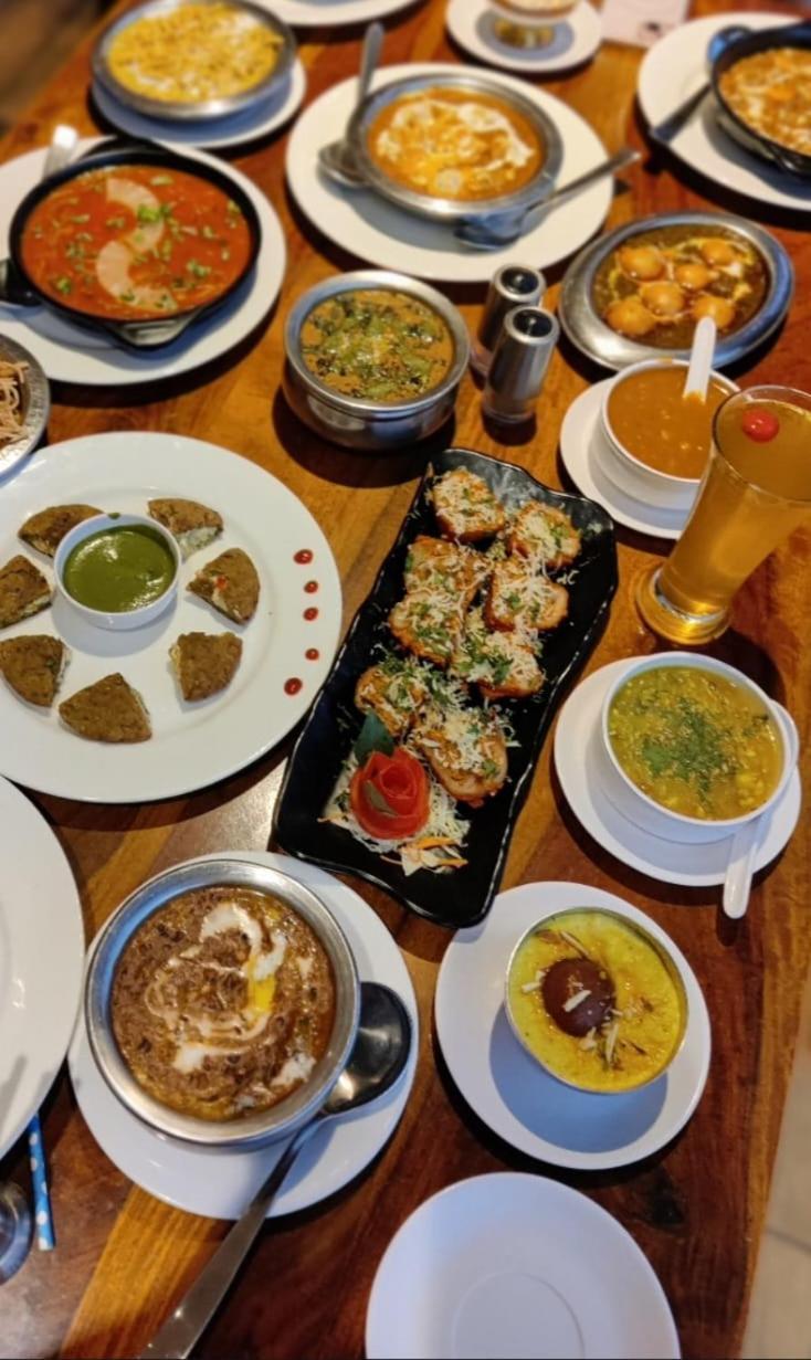 The Ashoka Hotel Indore Eksteriør billede