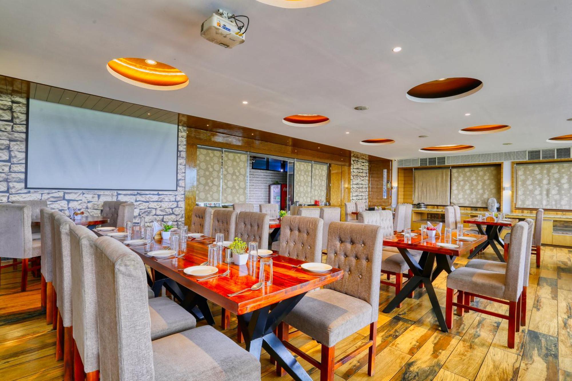 The Ashoka Hotel Indore Eksteriør billede