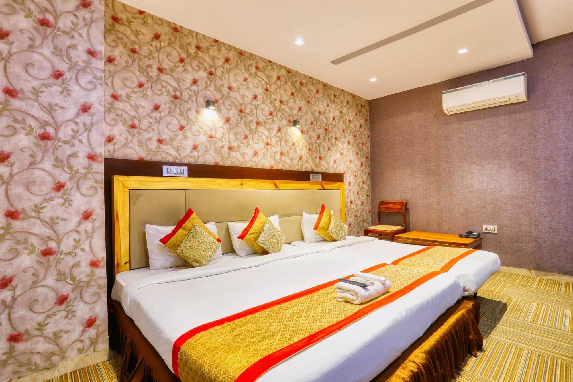 The Ashoka Hotel Indore Eksteriør billede