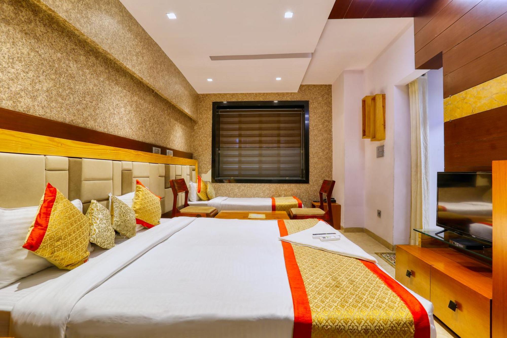 The Ashoka Hotel Indore Eksteriør billede