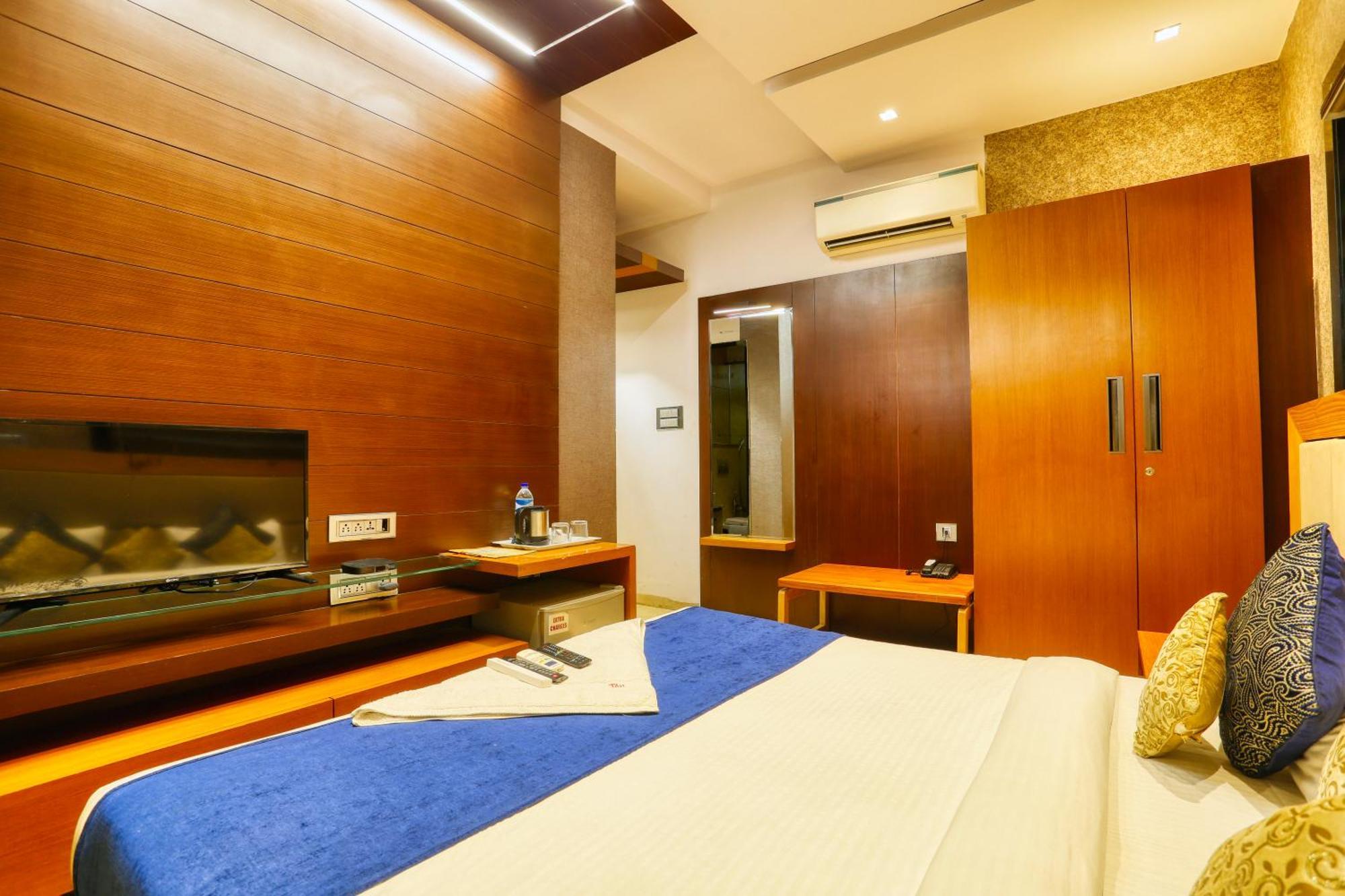 The Ashoka Hotel Indore Eksteriør billede