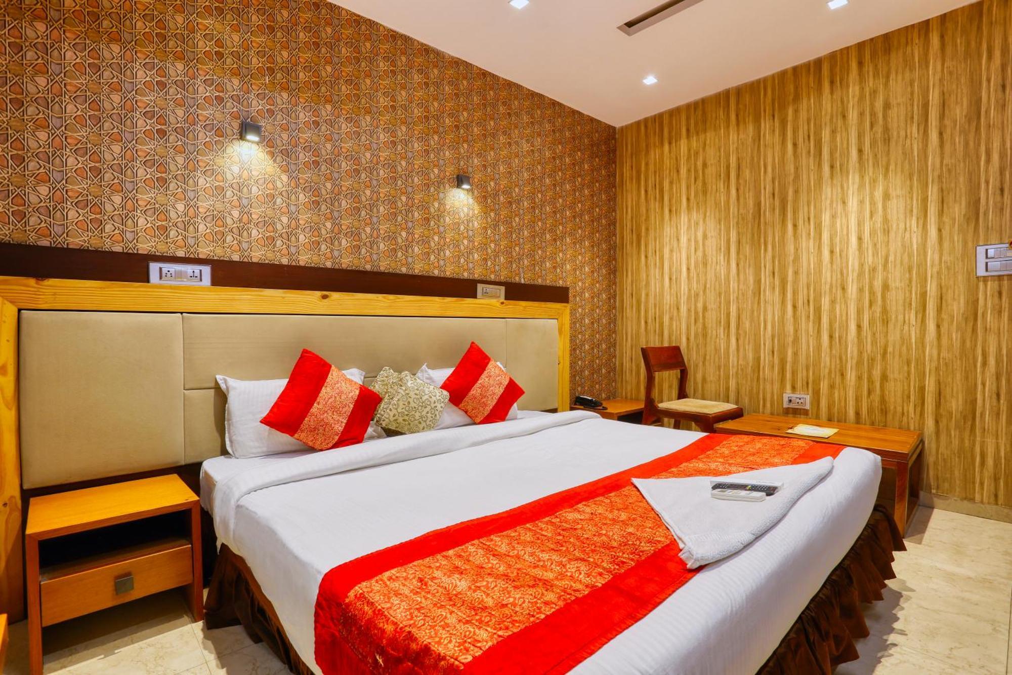 The Ashoka Hotel Indore Eksteriør billede