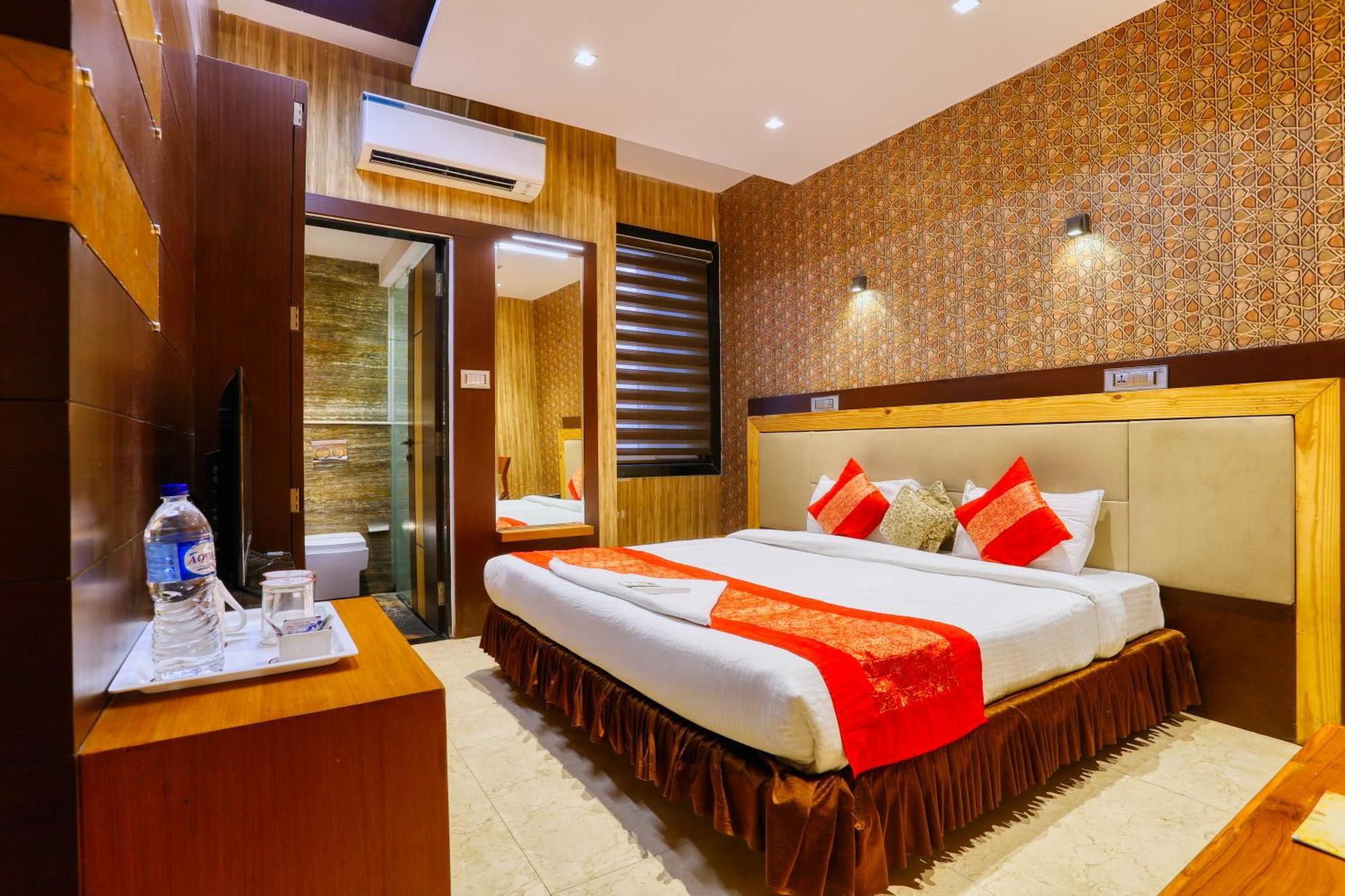 The Ashoka Hotel Indore Eksteriør billede
