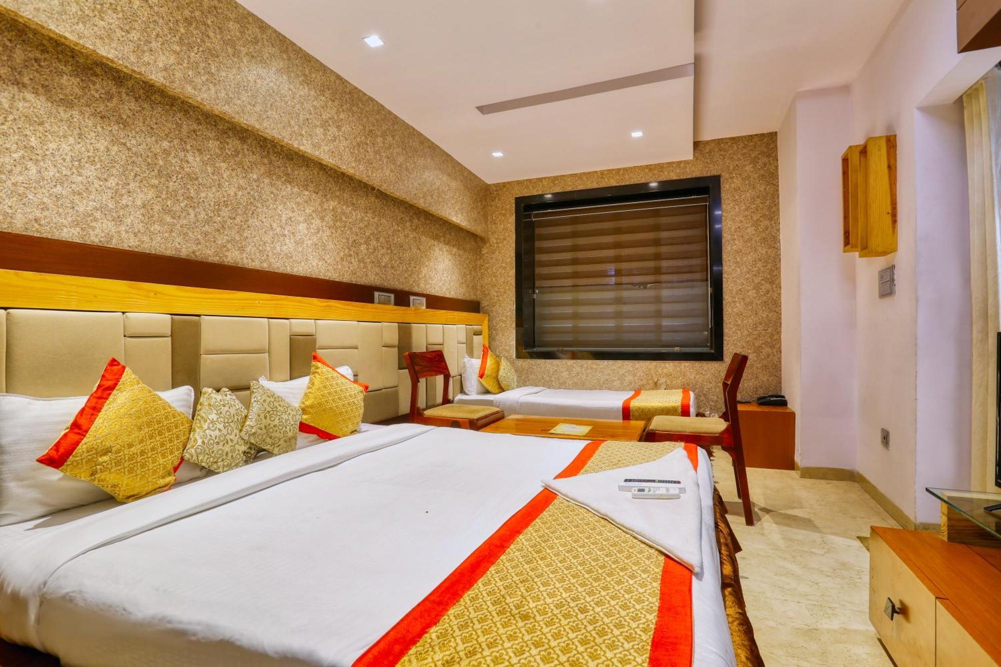 The Ashoka Hotel Indore Eksteriør billede