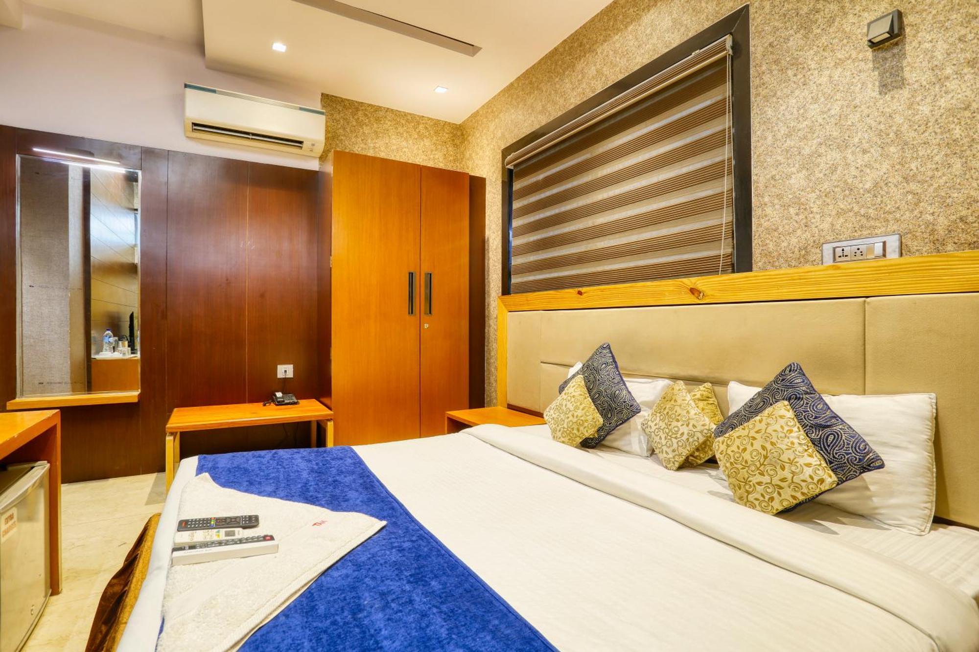 The Ashoka Hotel Indore Eksteriør billede