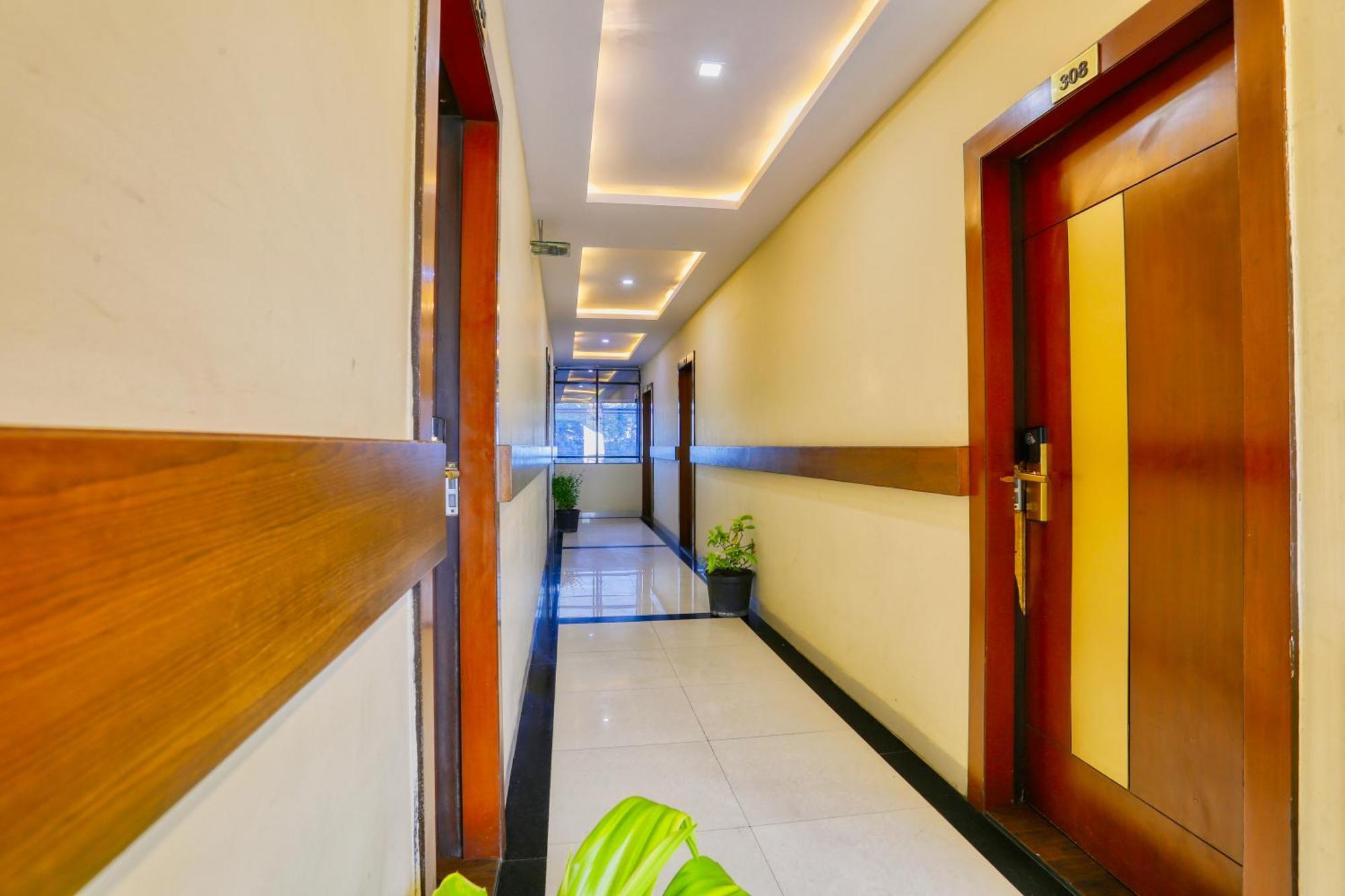 The Ashoka Hotel Indore Eksteriør billede