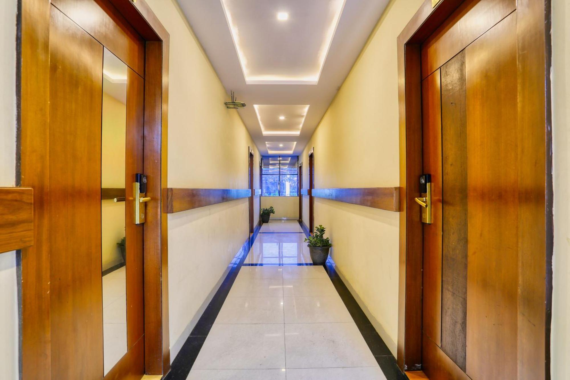 The Ashoka Hotel Indore Eksteriør billede