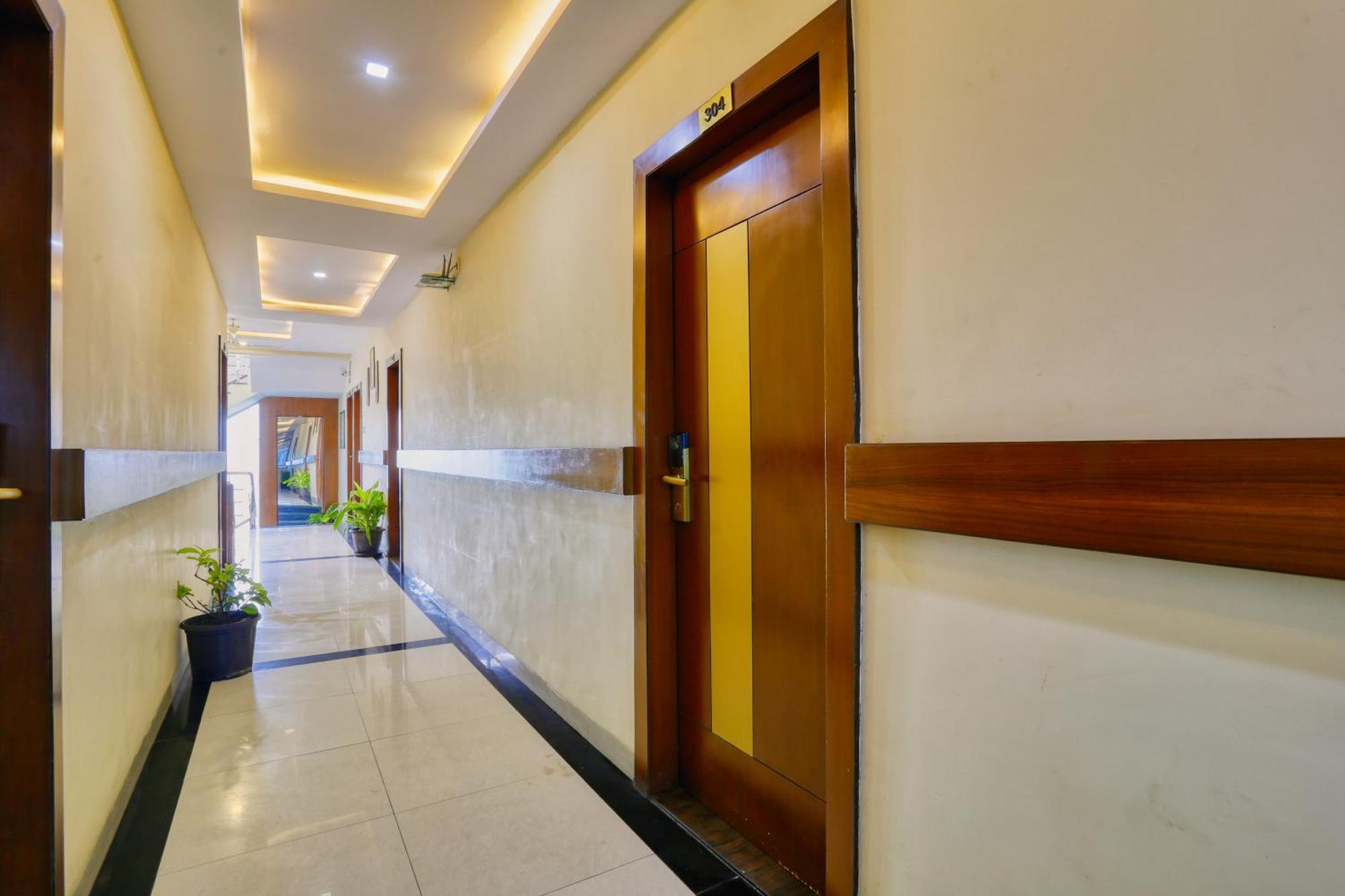 The Ashoka Hotel Indore Eksteriør billede