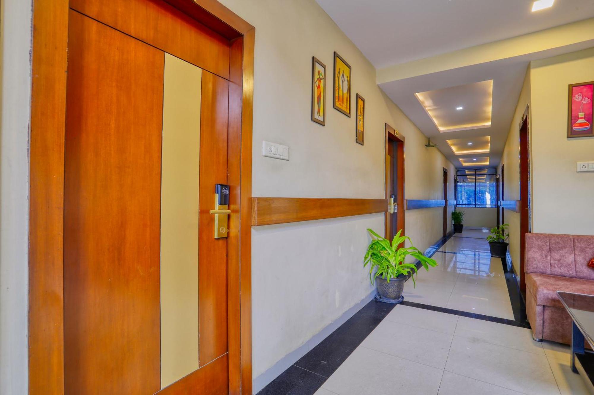 The Ashoka Hotel Indore Eksteriør billede