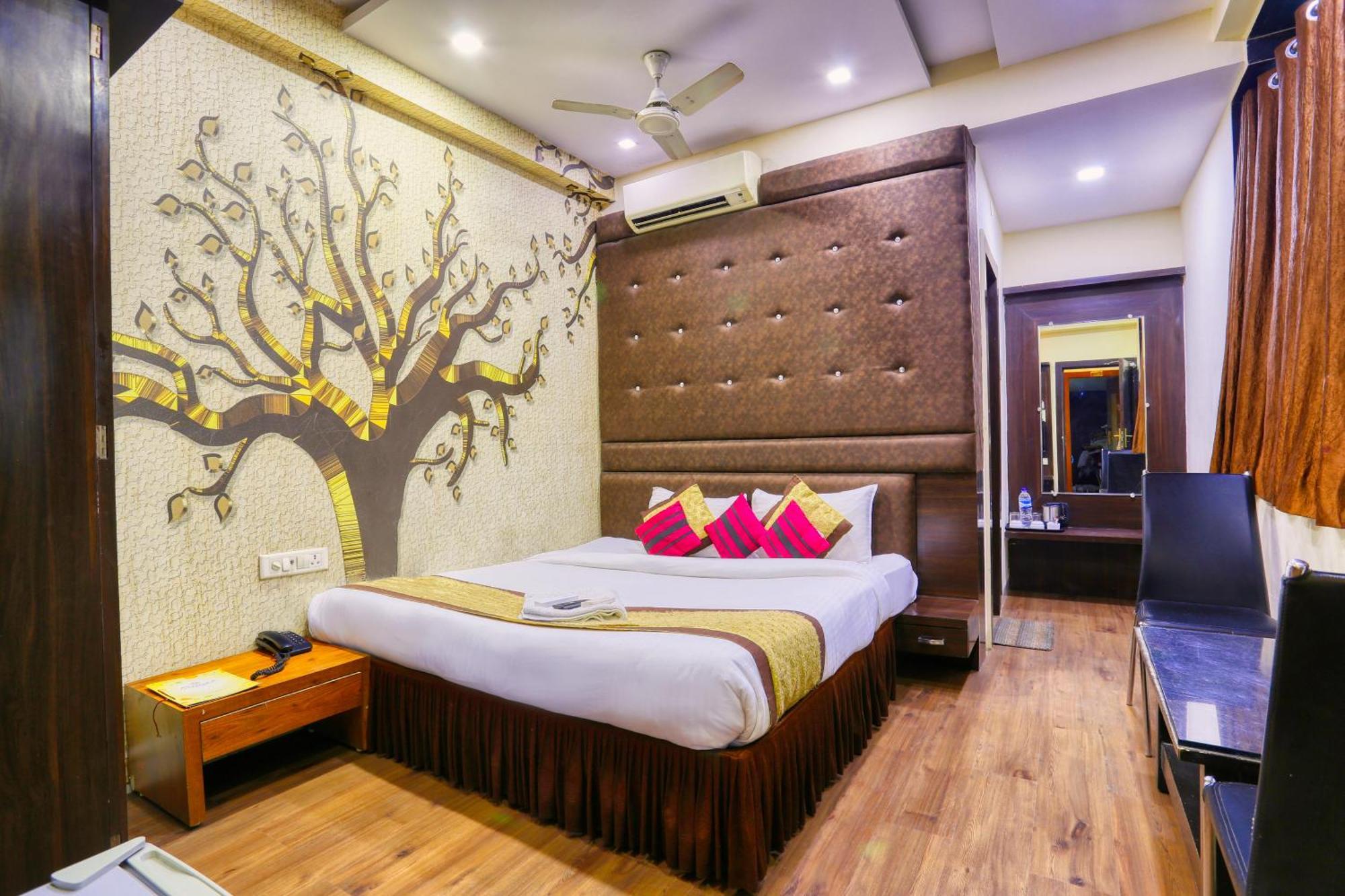 The Ashoka Hotel Indore Eksteriør billede