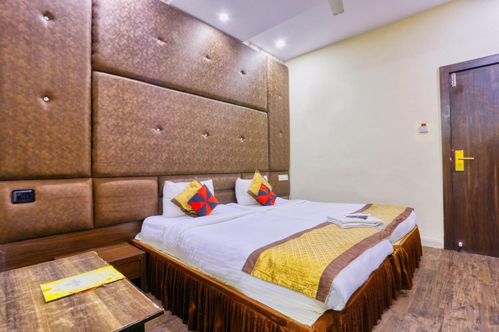 The Ashoka Hotel Indore Eksteriør billede
